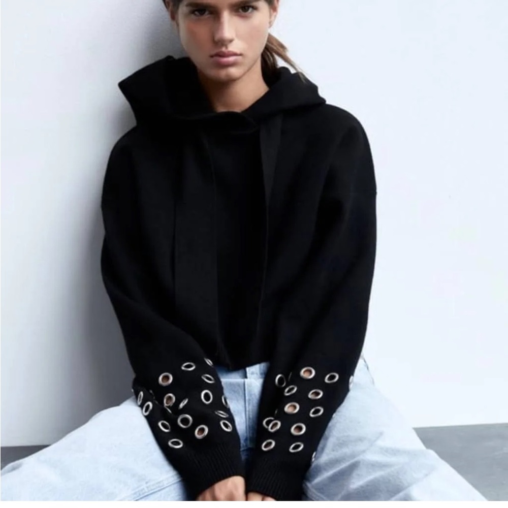 EUC Zara Cropped Black Hoodie with Grommet Detailing Size Large